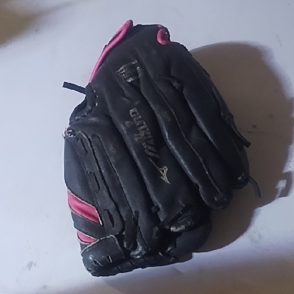 Mizuno Black and Pink Sports Glove - Picture 1 of 9